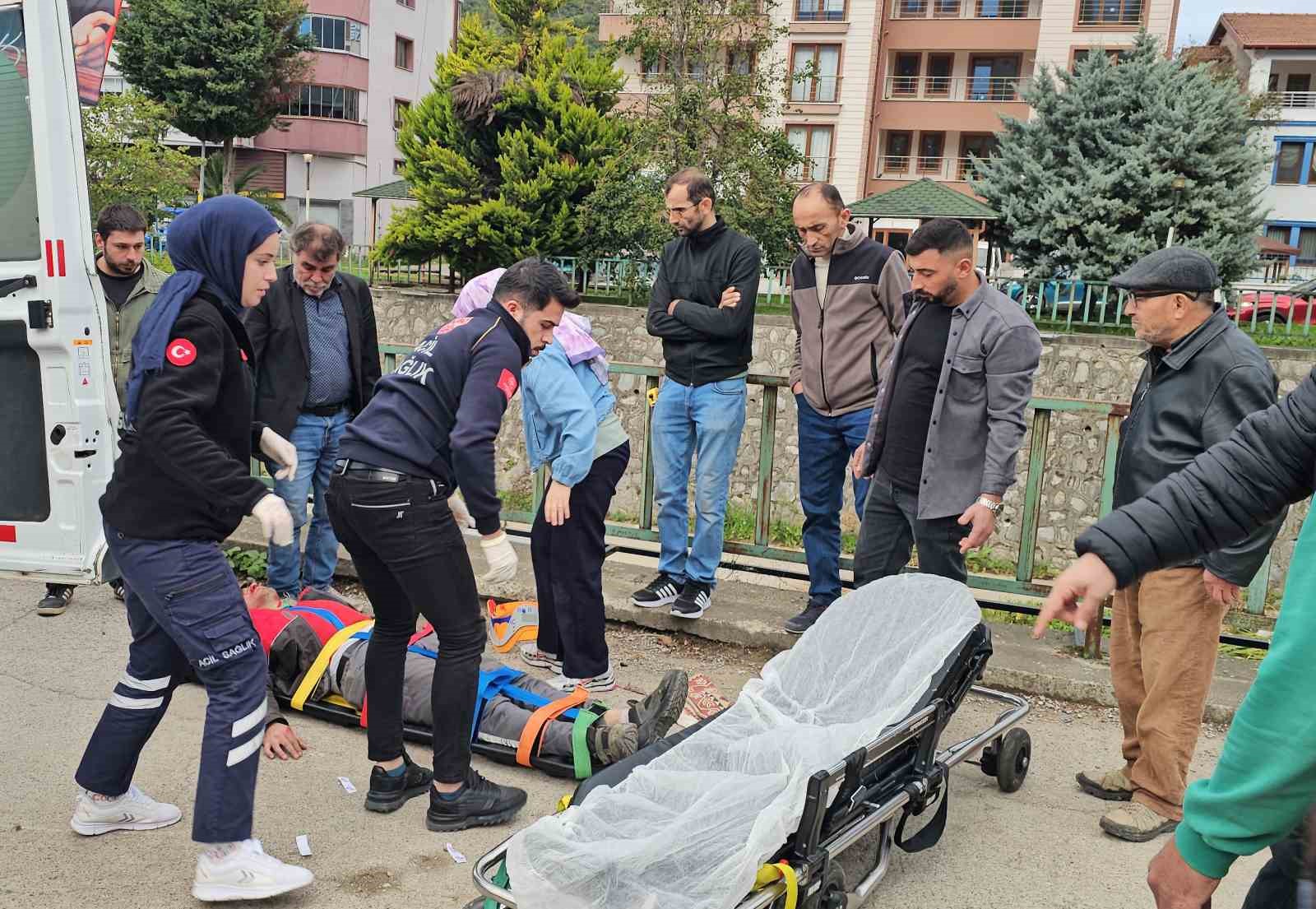 kasksiz motosiklet surucusu kazada yaralandi 1 X1j6jIRG