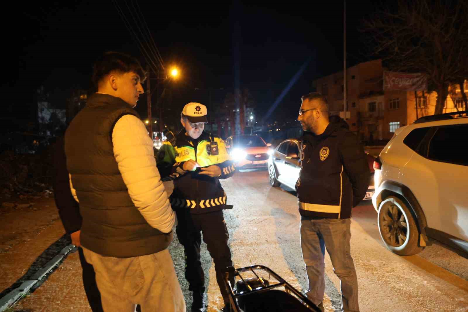 kasksiz surucuden polise ilginc teklif cezayi bana degil plakaya yazin 1 RLfJQu3Y