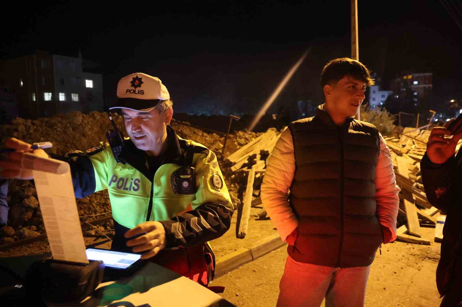 kasksiz surucuden polise ilginc teklif cezayi bana degil plakaya yazin 3 MQI7vwIT