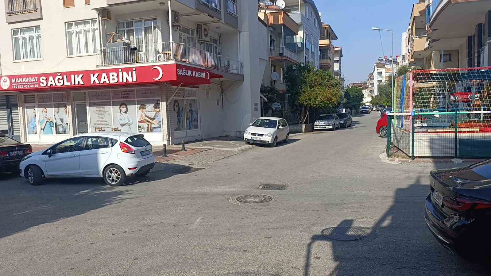 kasksiz yolcu kafasini kaldirima carpmaktan kil payi kurtuldu 3 PUDR75wY
