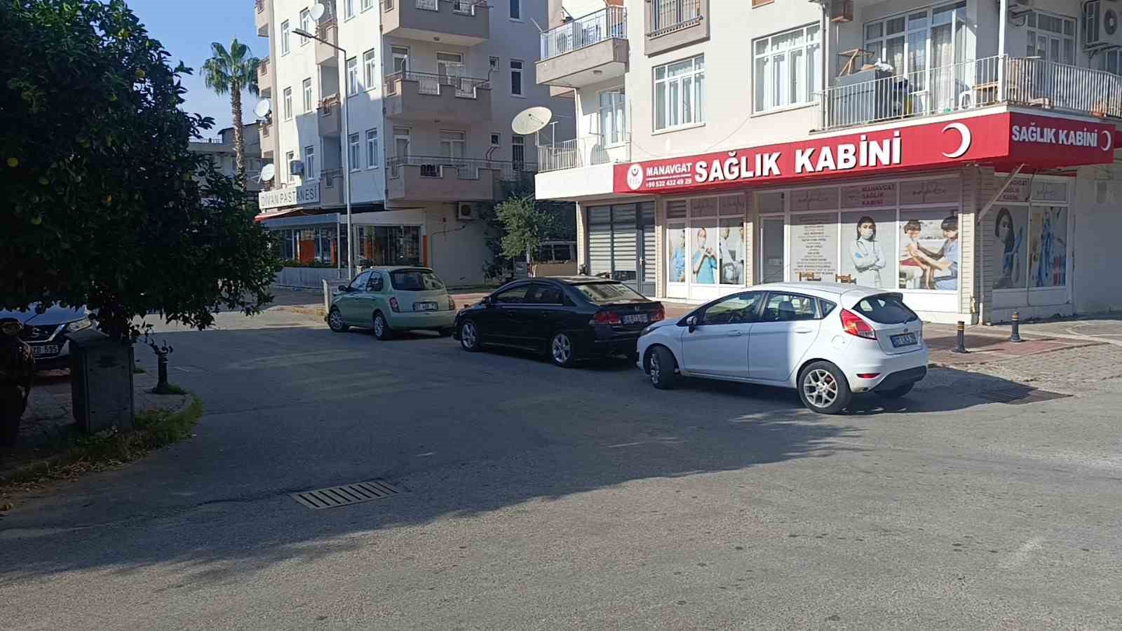 kasksiz yolcu kafasini kaldirima carpmaktan kil payi kurtuldu 4