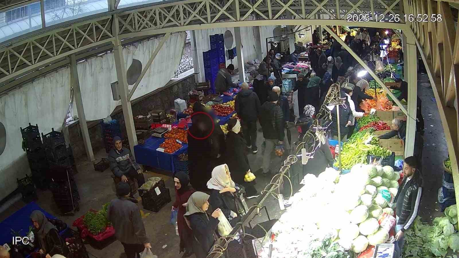 kasla goz arasinda hirsizlik yapti o supheliyi polis yakaladi 1 zLbT477L