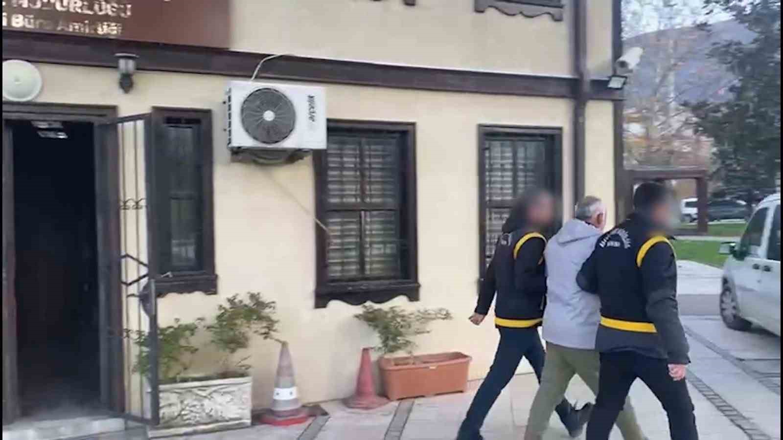 kasla goz arasinda hirsizlik yapti o supheliyi polis yakaladi 4