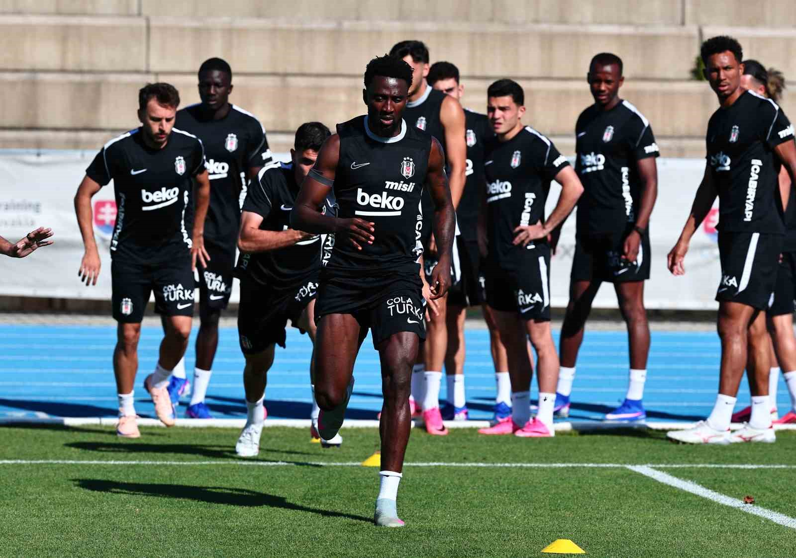 kassoum ouattara besiktas formasiyla ilk antrenmanina cikti 0 FMtD2W61