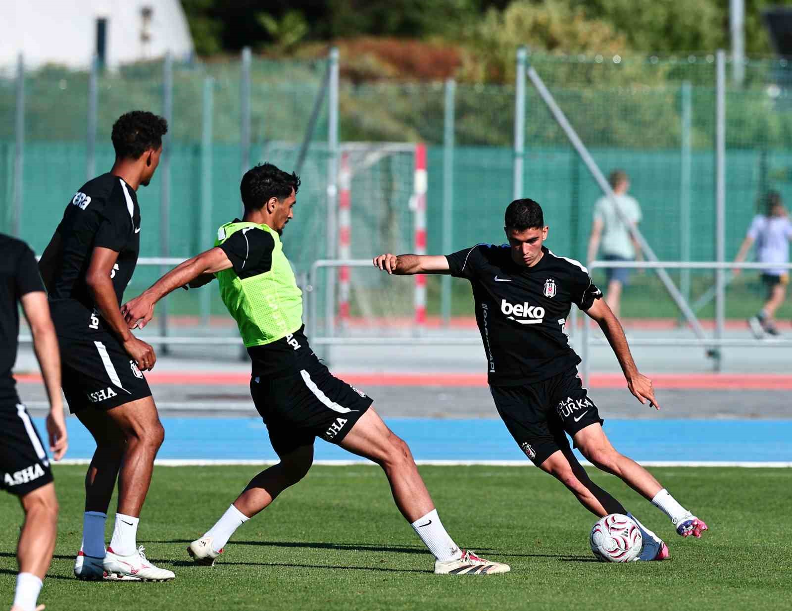 kassoum ouattara besiktas formasiyla ilk antrenmanina cikti 3 Qg3qkkKw