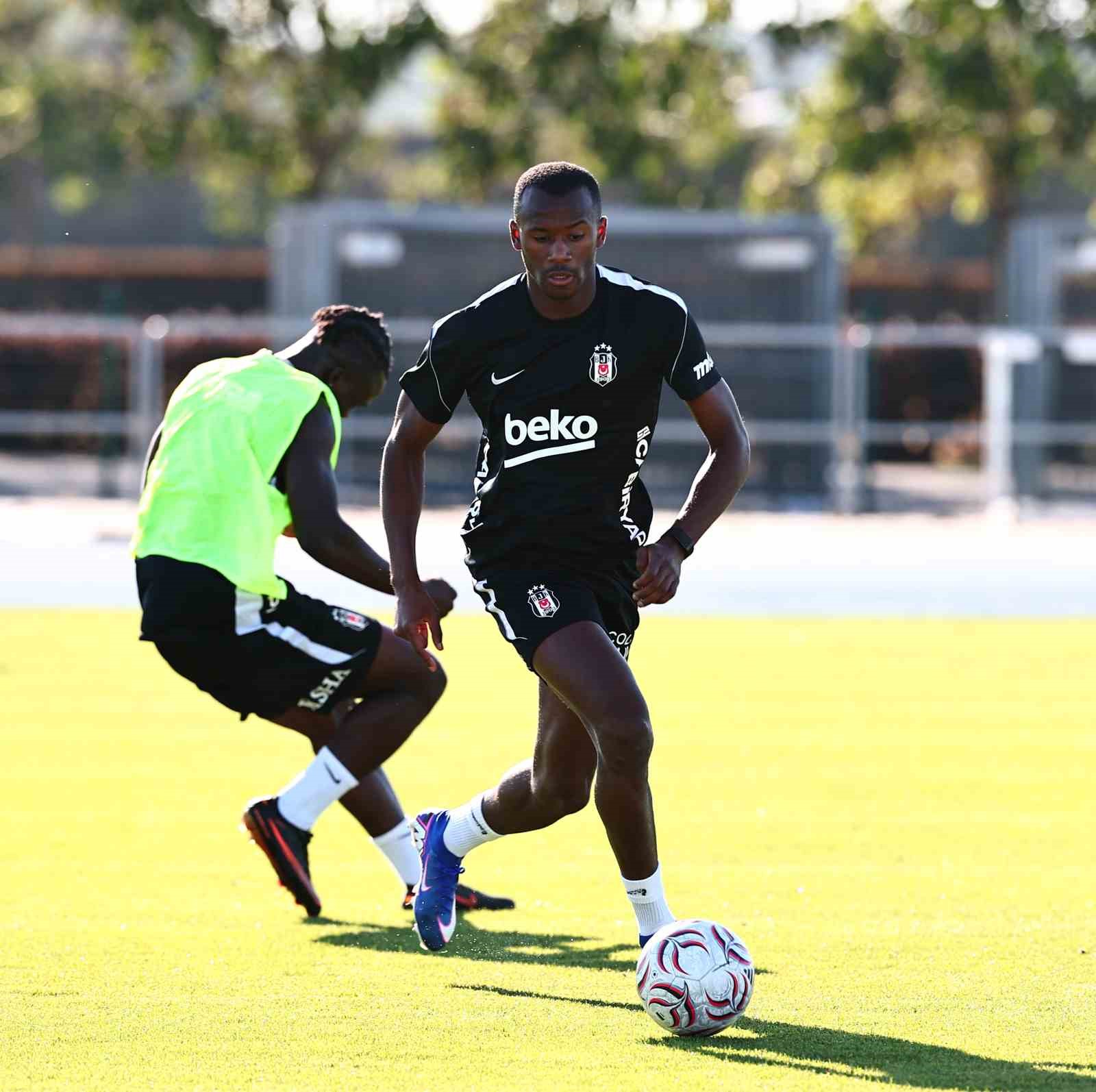 kassoum ouattara besiktas formasiyla ilk antrenmanina cikti 4 lRZfTKtX
