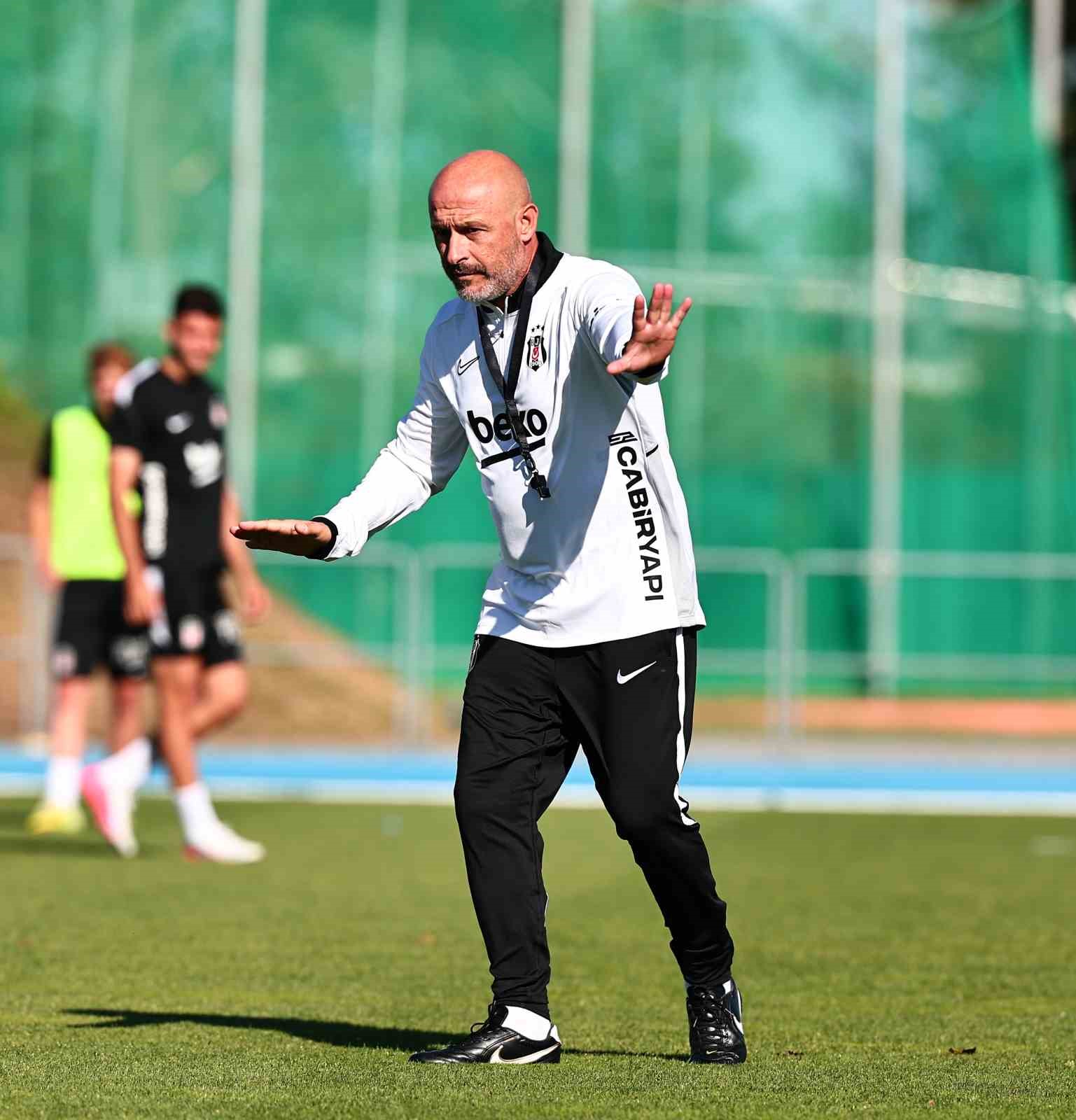 kassoum ouattara besiktas formasiyla ilk antrenmanina cikti 5 C1gTF63E