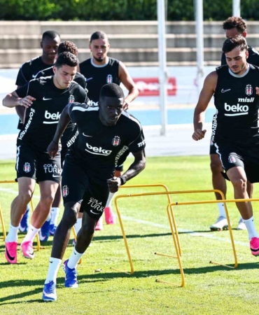 kassoum-ouattara-besiktas-formasiyla-ilk-antrenmanina-cikti-XYUYgzKr.jpg