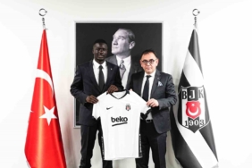 Sakaryaspor, Ümit Bozkurt ile anlaştı 2 thumbnail