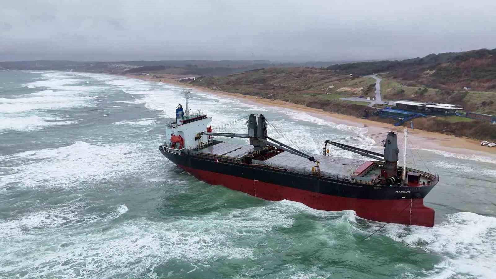 Kastamonu açıklarında vurulan ve Sarıyer’de karaya oturan gemi havadan görüntülendi 5 kastamonu aciklarinda vurulan ve sariyerde karaya oturan gemi havadan goruntulendi 1 vJuSVcse
