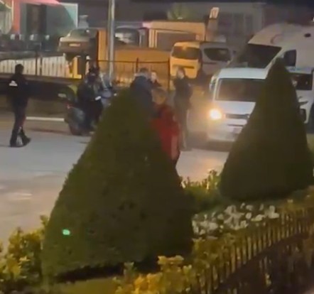 kastamonu belediyesi onunde isten cikartilan sahis eylem yapip kendine zarar verdi 0 XB4QIYV8