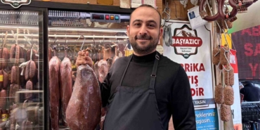 kastamonu-pastirmasini-oven-sefe-kayserili-pastirmacidan-cevap-demek-ki-sefimize-kayseri-pastirmasini-yedirmemisler-ZQMgWgQS.jpg