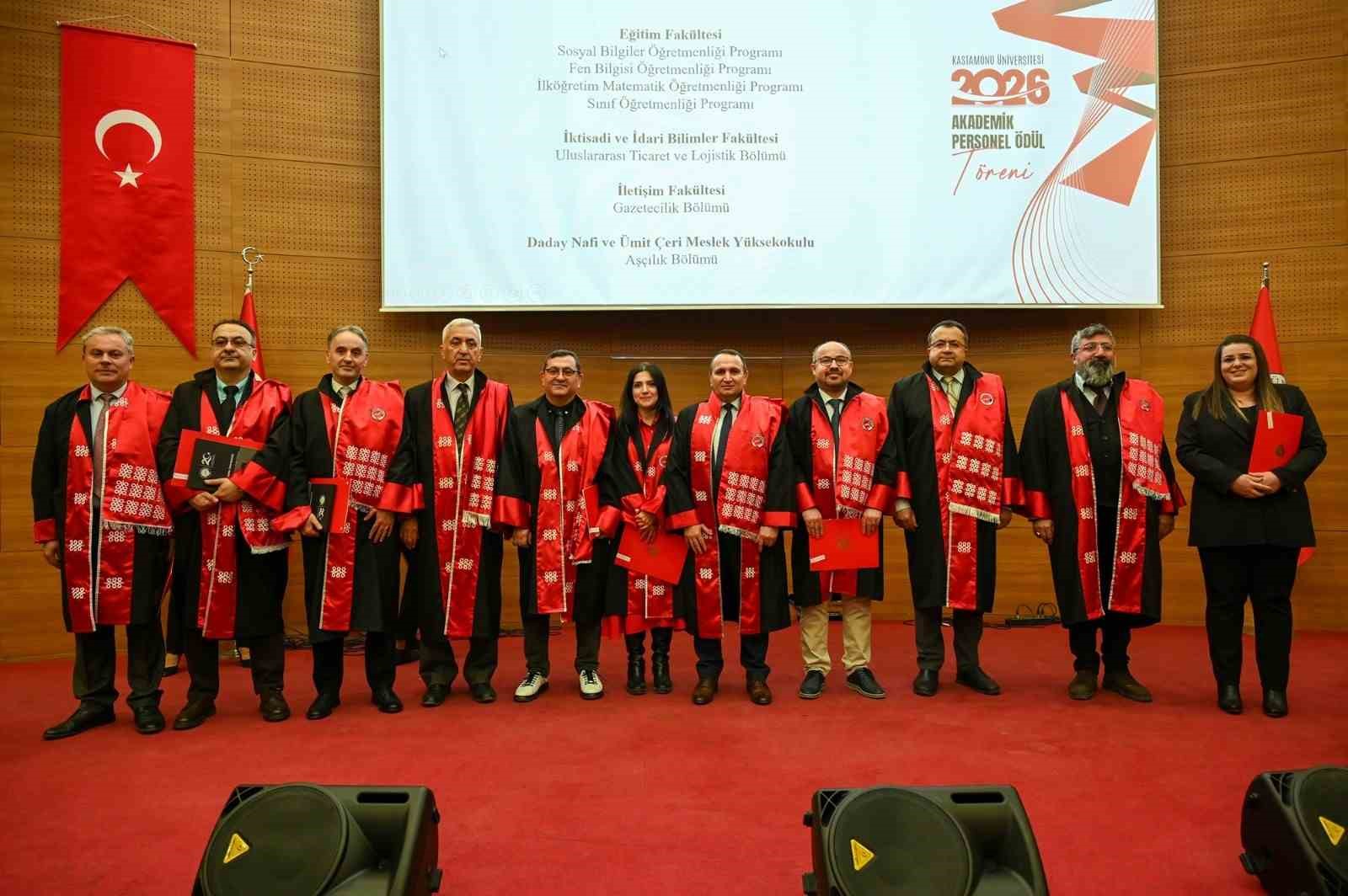 kastamonu universitesinde 89 akademisyen cubbe giydi 3 zQNJMwfE