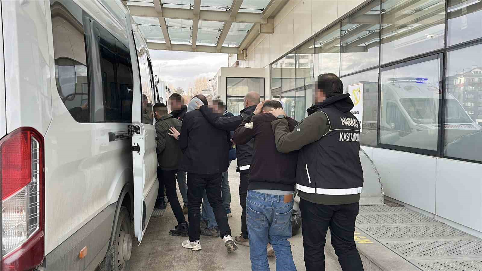 kastamonuda 11 bin sentetik ecza hapi ele gecirildi 6 tutuklama 3 j4MAMS8t