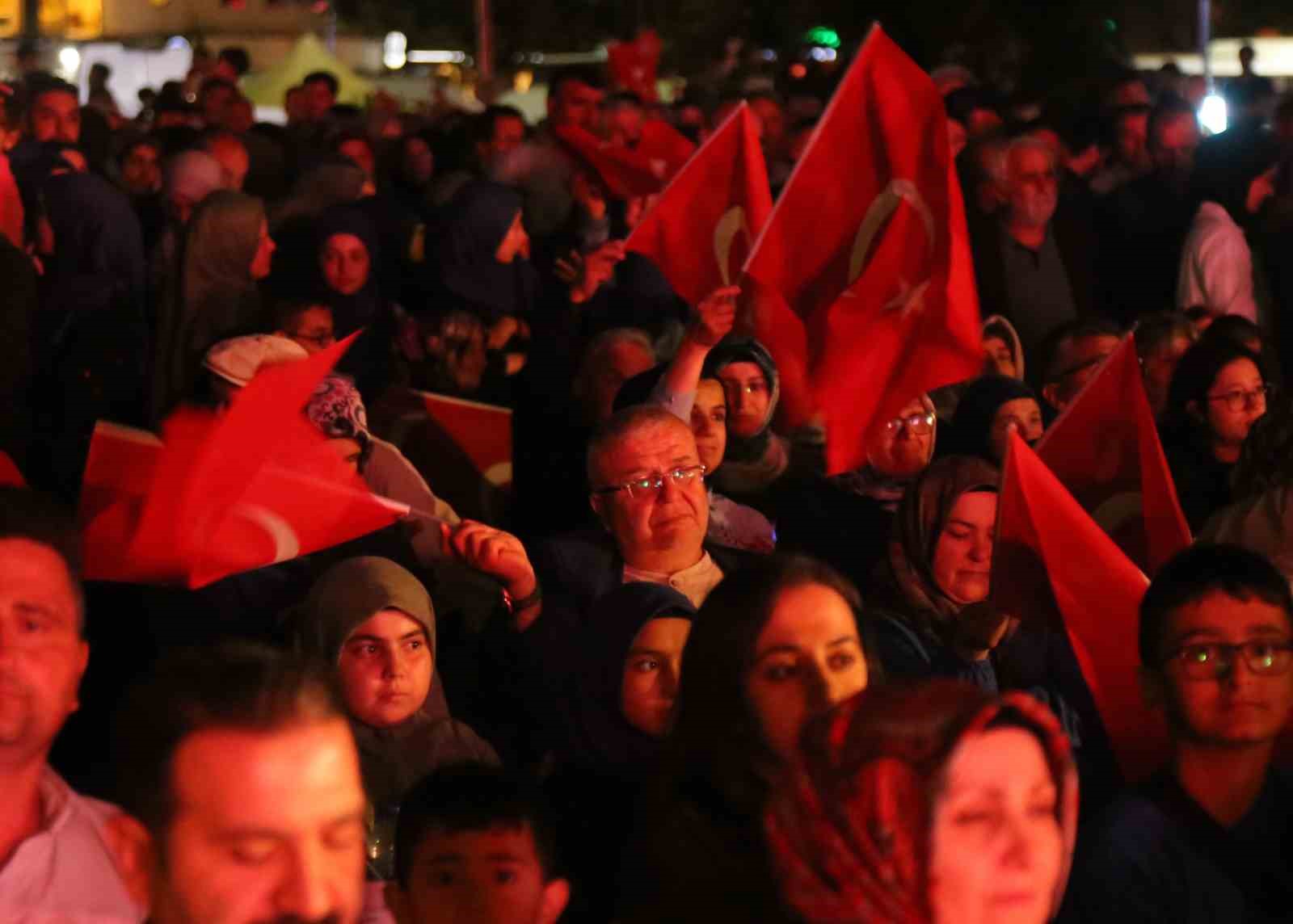 Kastamonu’da 15 Temmuz şehitleri dualarla anıldı: Okunan selalar duygusal anlar yaşattı 4 kastamonuda 15 temmuz sehitleri dualarla anildi okunan selalar duygusal anlar yasatti 0