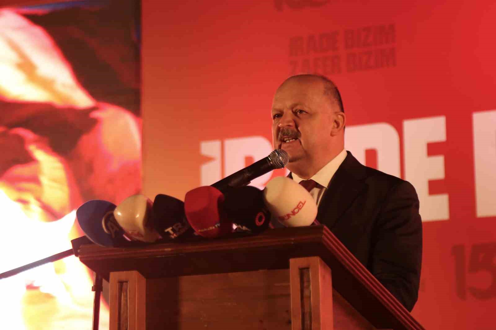 Kastamonu’da 15 Temmuz şehitleri dualarla anıldı: Okunan selalar duygusal anlar yaşattı 7 kastamonuda 15 temmuz sehitleri dualarla anildi okunan selalar duygusal anlar yasatti 3