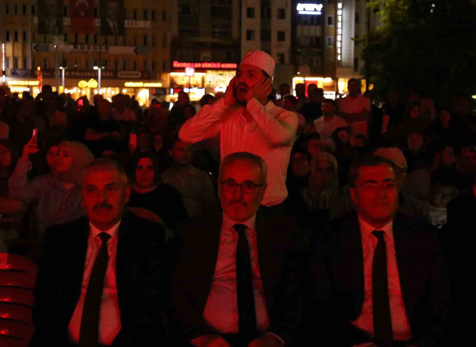 Kastamonu’da 15 Temmuz şehitleri dualarla anıldı: Okunan selalar duygusal anlar yaşattı 9 kastamonuda 15 temmuz sehitleri dualarla anildi okunan selalar duygusal anlar yasatti 5 O3pysalR