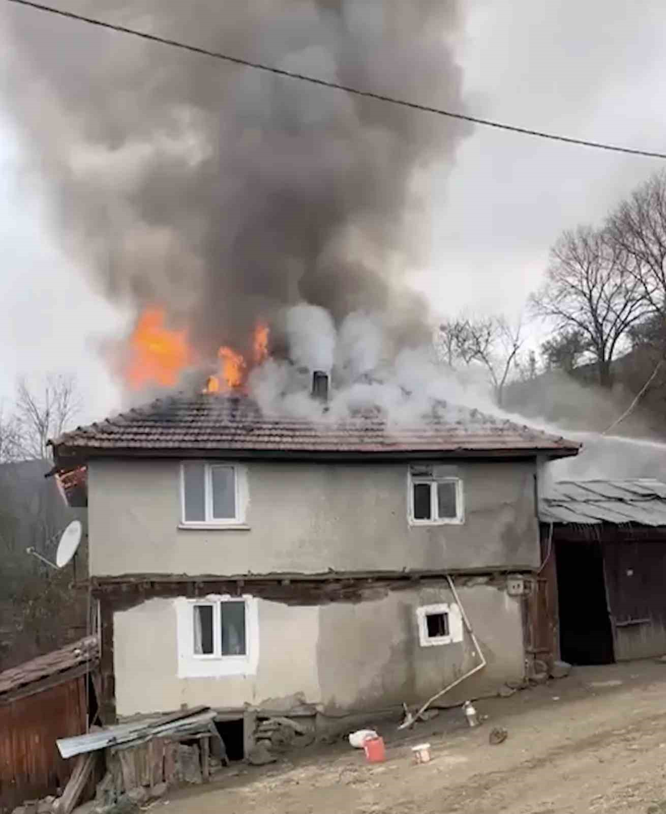 kastamonuda 2 katli ev alev alev yandi 0 P69MQw79