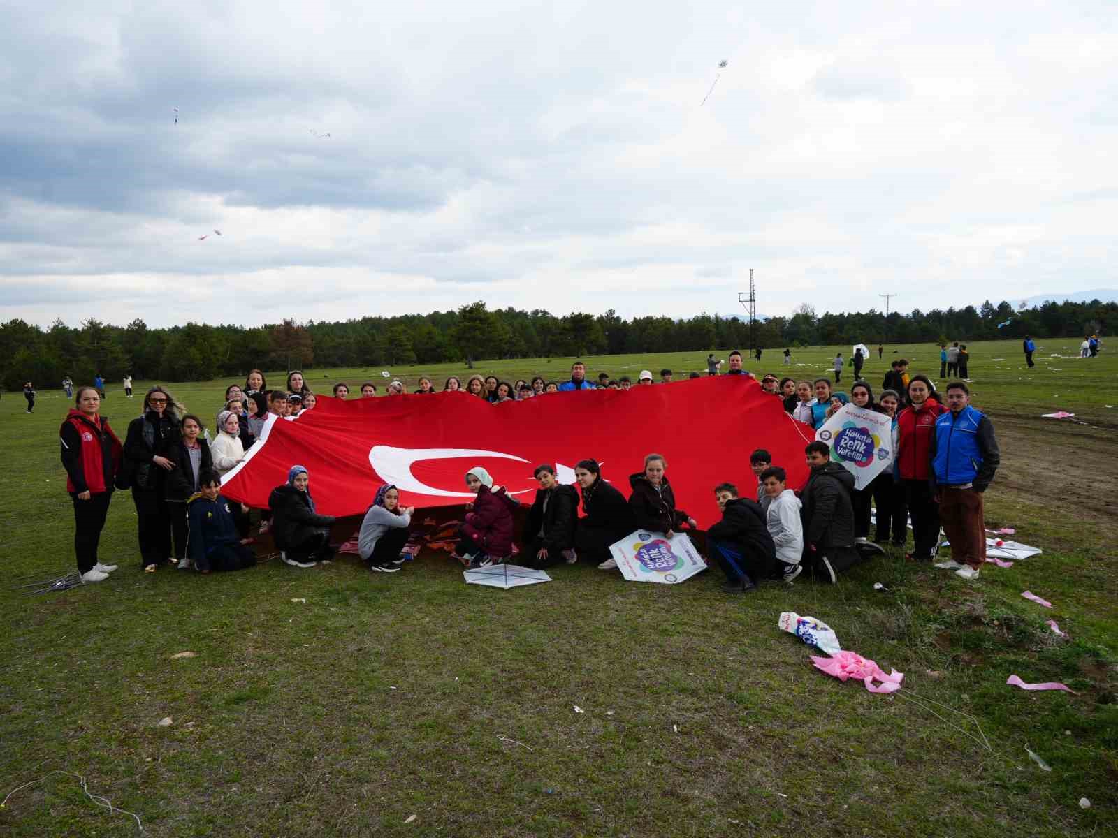 kastamonuda 23 nisan cocuklari ucurtma ucurarak gonullerince eglendi 1