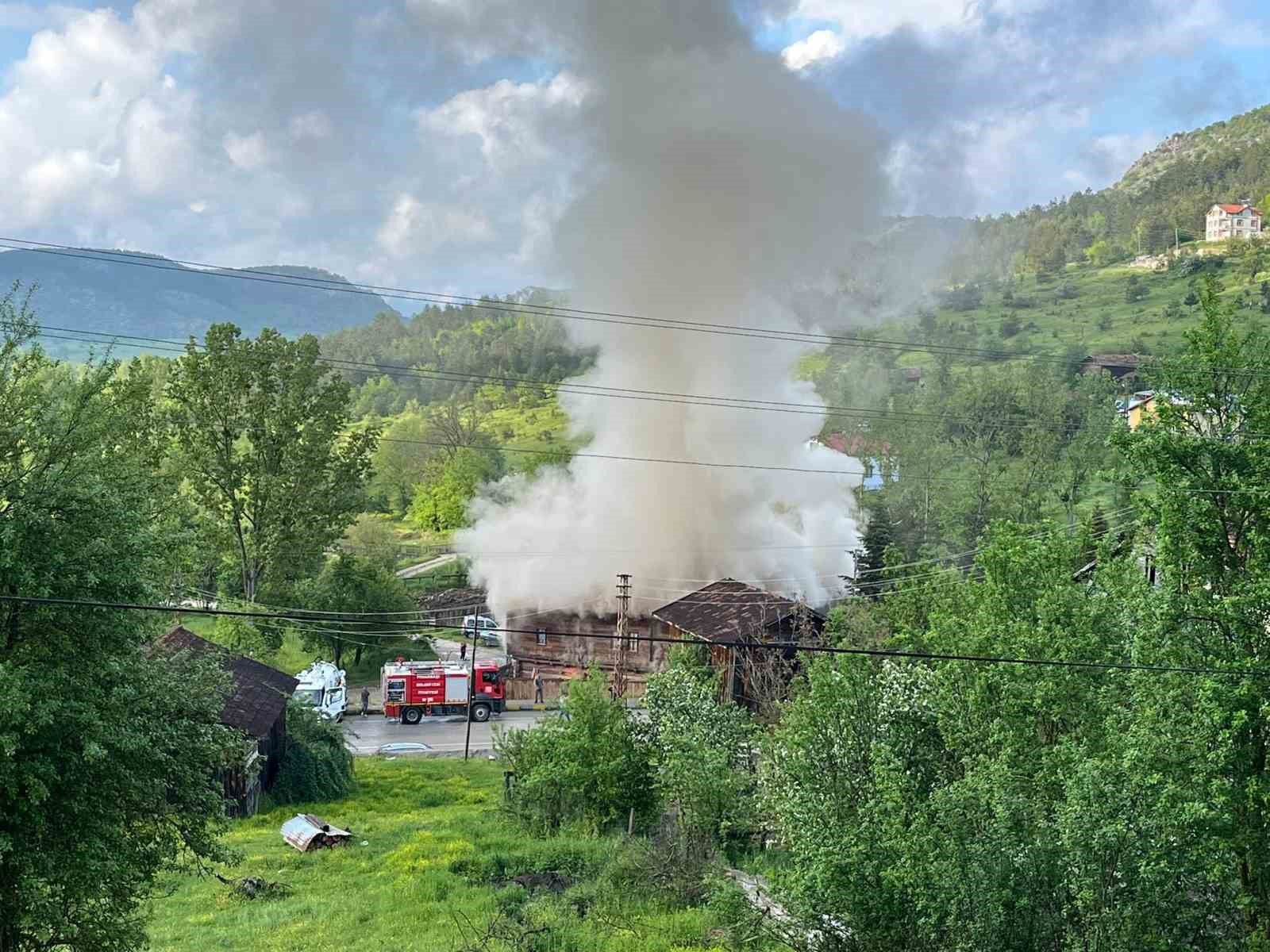 kastamonuda 250 yillik tarihi konak cikan yanginda hasar gordu 0 VEtqwQsf
