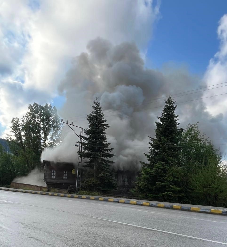 kastamonuda 250 yillik tarihi konak cikan yanginda hasar gordu 3 TILc1w2g