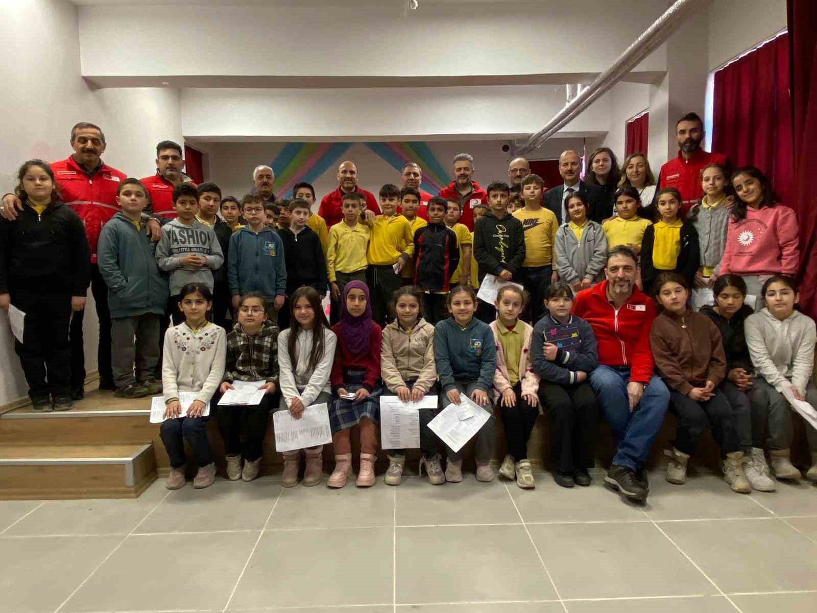 kastamonuda 6 bin 400 ogrencinin yuzu bayramlik kiyafetle gulduruldu 2 j2t8RIeX