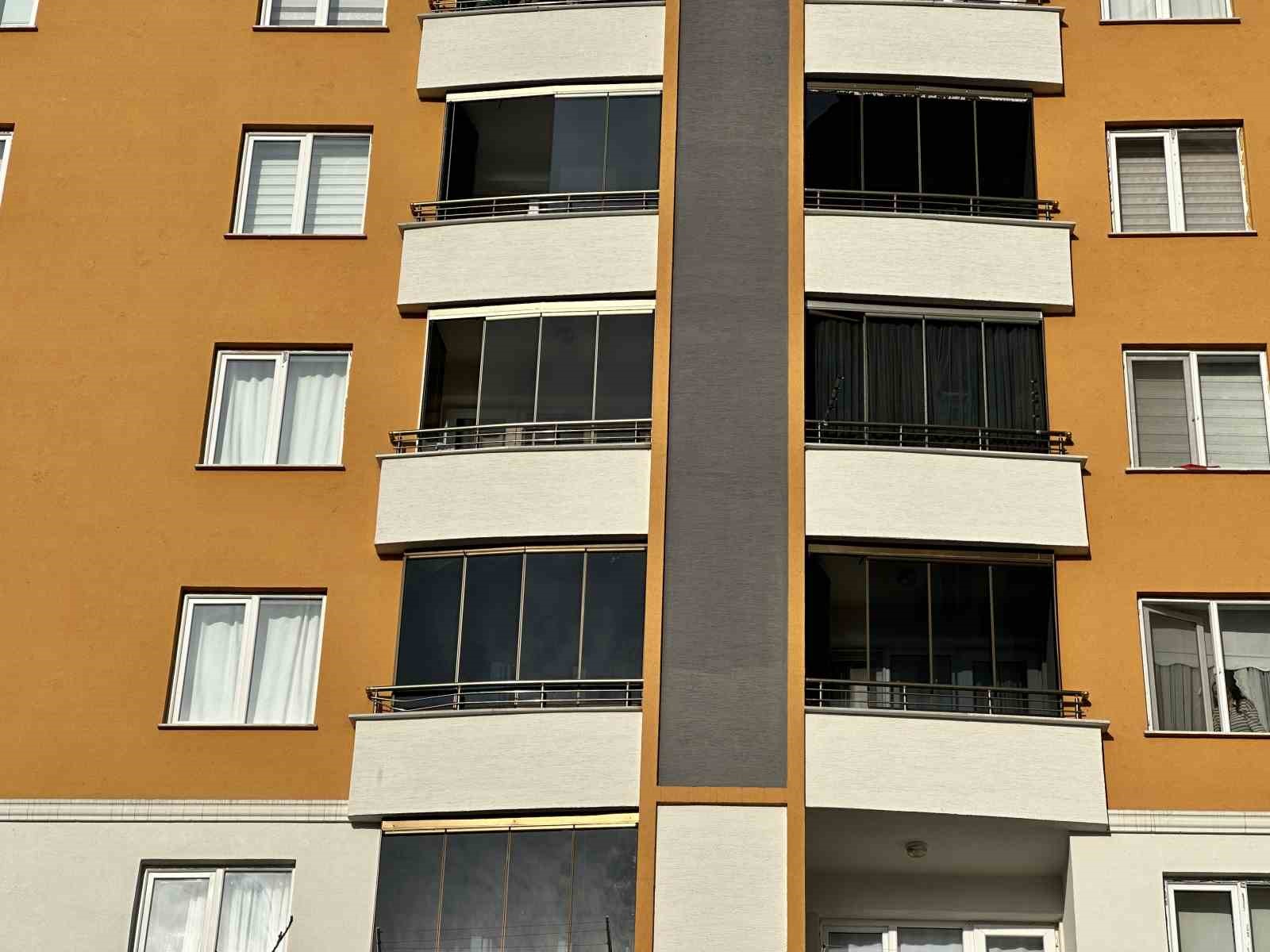 kastamonuda 7nci kattaki balkondan dusen genc hayatini kaybetti 1