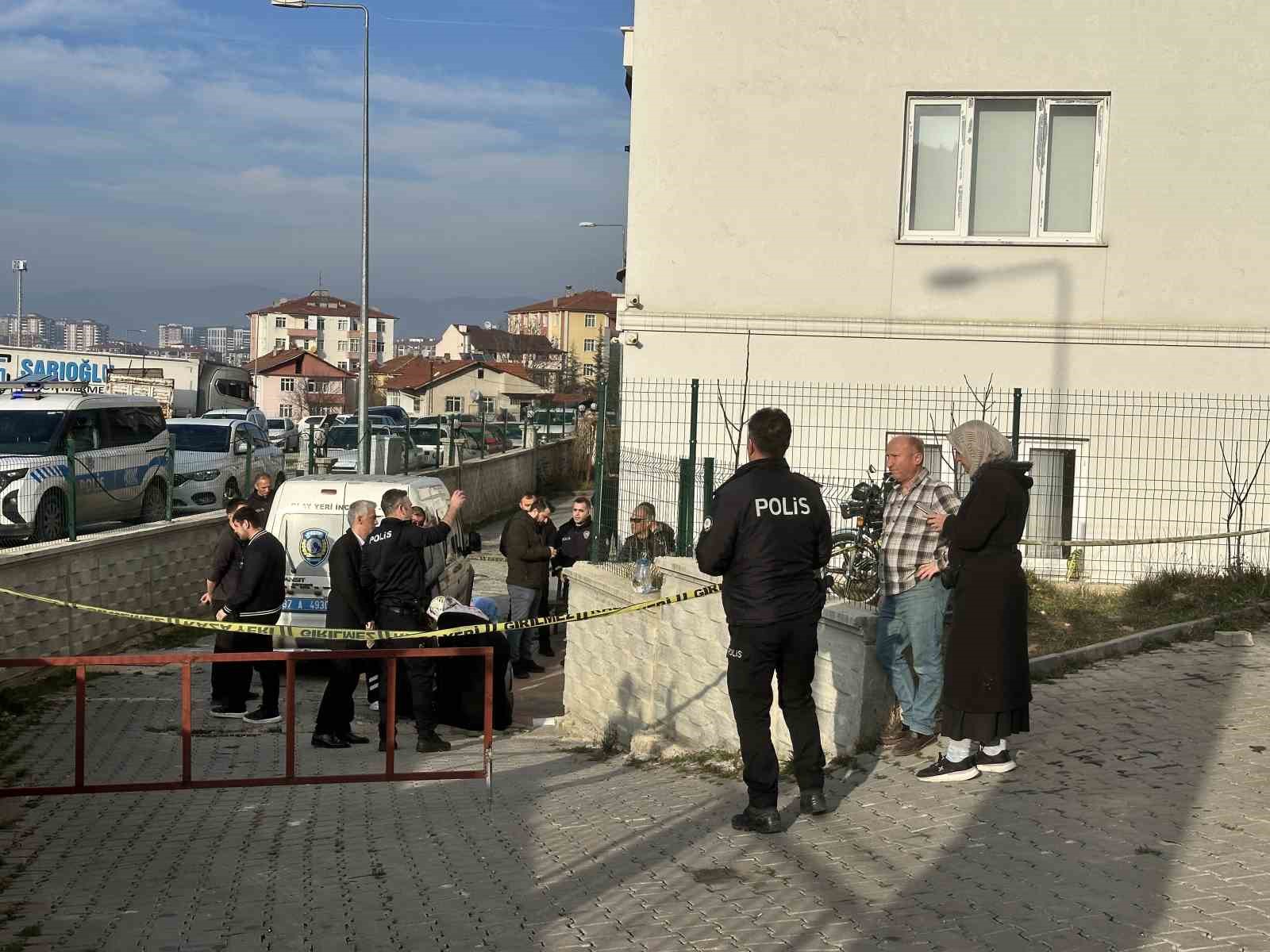 kastamonuda 7nci kattaki balkondan dusen genc hayatini kaybetti 2 Af6CaZE1