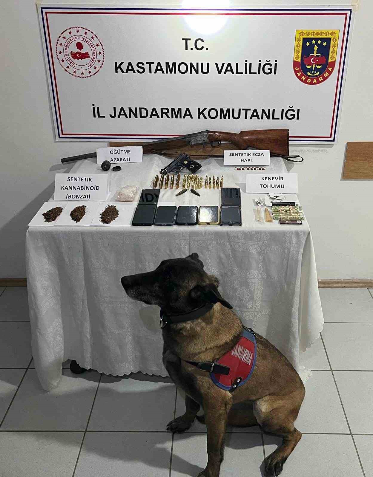 kastamonuda 9 farkli adrese uyusturucu operasyonu 8 gozalti 2 PjLSl1iR