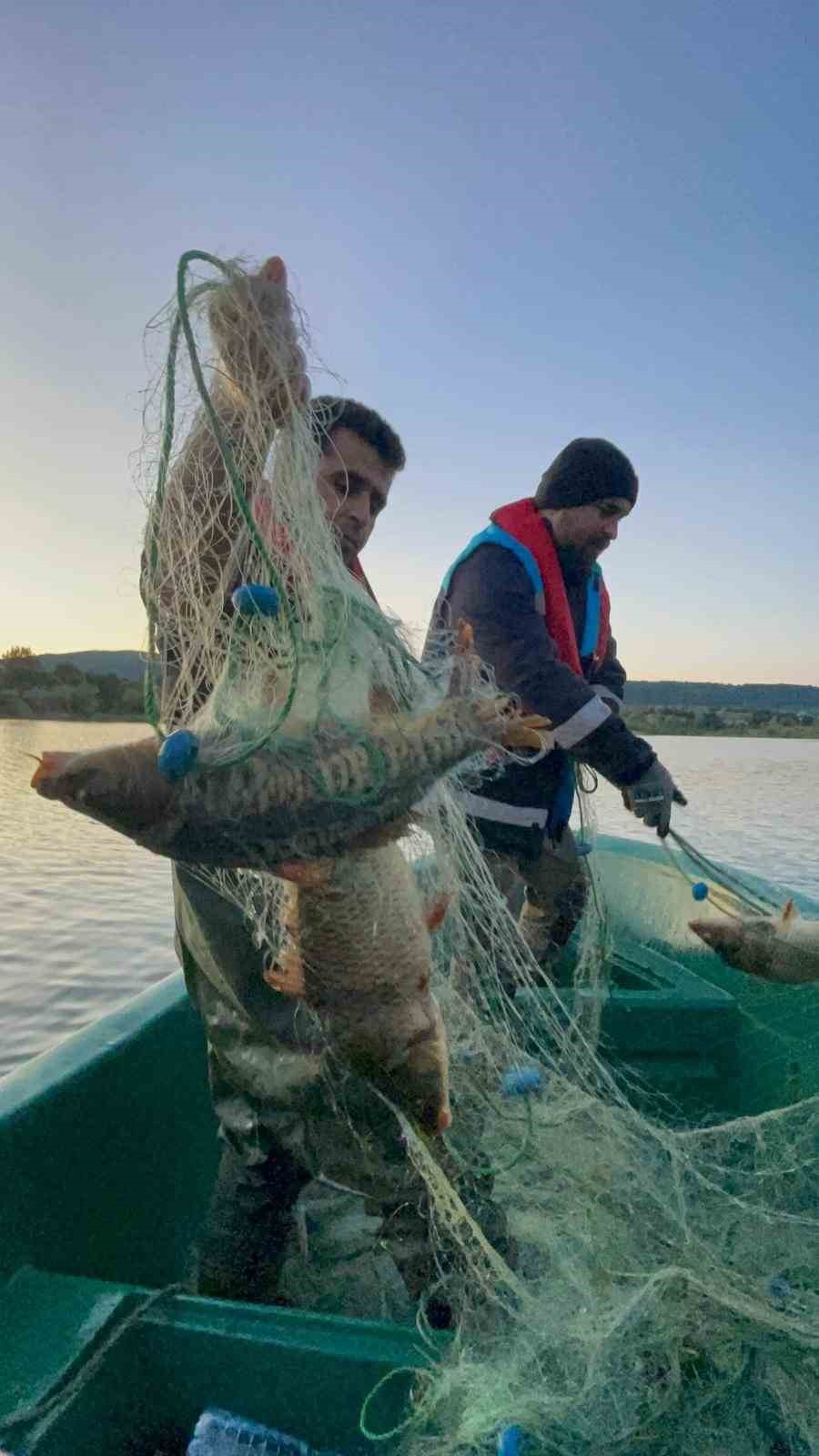 kastamonuda baraj golunde yuzlerce metre hayalet ag ele gecirildi 200 kilogram sazan kurtarildi 1 7iyLcwga