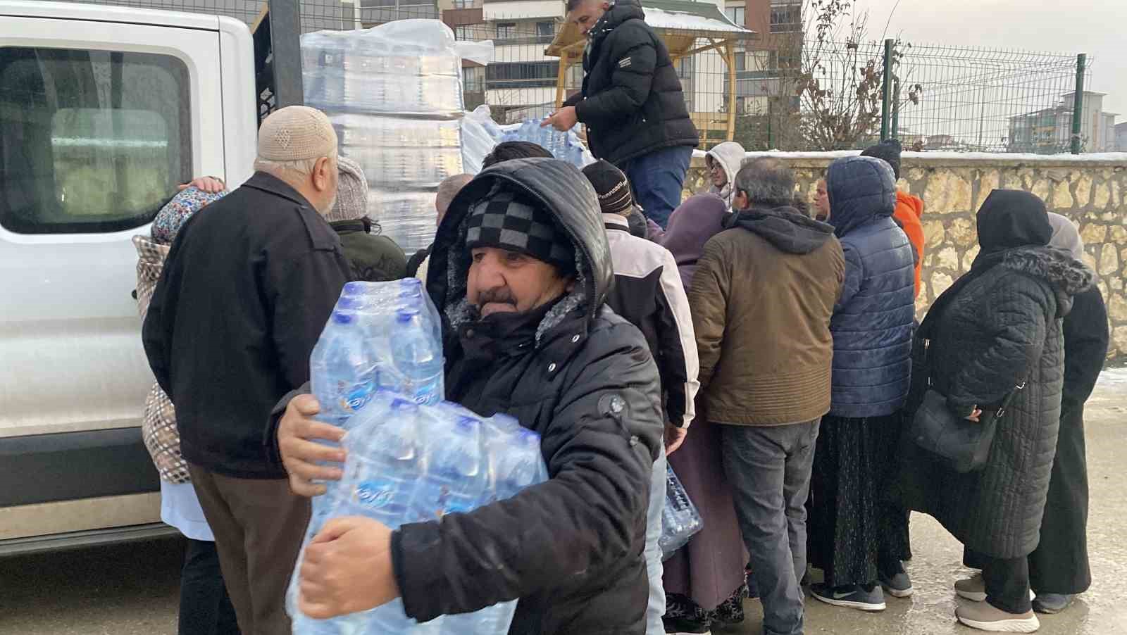 kastamonuda bazi mahallelerde su kesintisi devam ediyor vatandaslara su dagitildi 0 pcDHZmYF