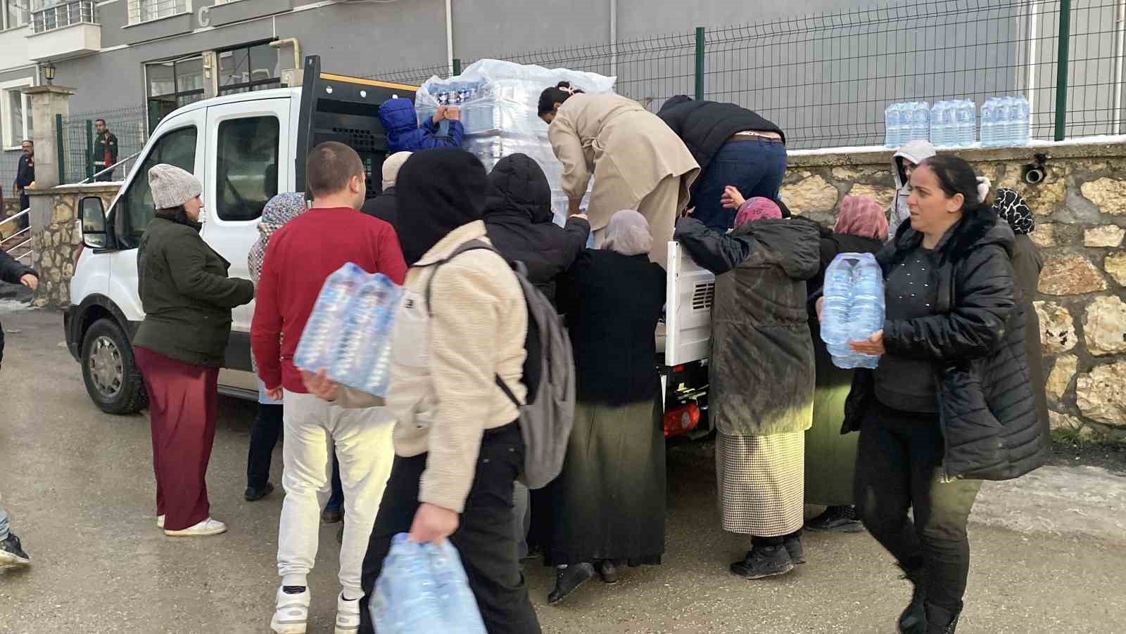 kastamonuda bazi mahallelerde su kesintisi devam ediyor vatandaslara su dagitildi 2