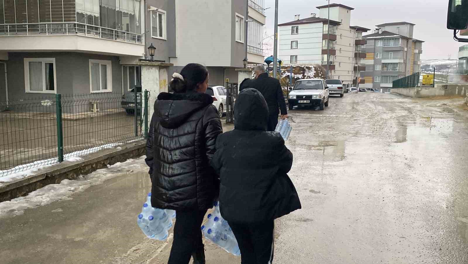 kastamonuda bazi mahallelerde su kesintisi devam ediyor vatandaslara su dagitildi 3 7yQSZJWt