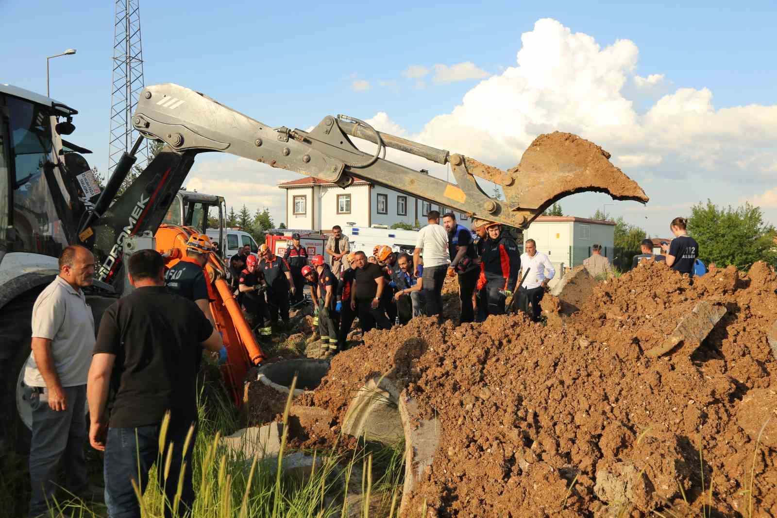 Kastamonu’da bir işçi toprak altında kaldı: Kurtarma çalışmaları sürüyor 5 kastamonuda bir isci toprak altinda kaldi kurtarma calismalari suruyor 1 lvsIGi65