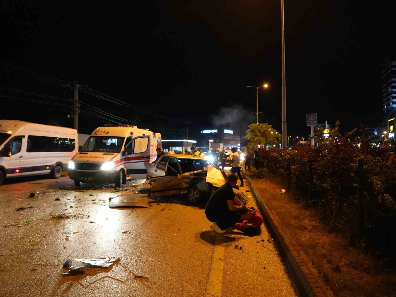 kastamonuda can pazari yaraliyi kurtarmaya calisanlara baska bir arac carpti 6 yarali 1 d1QW2hlB