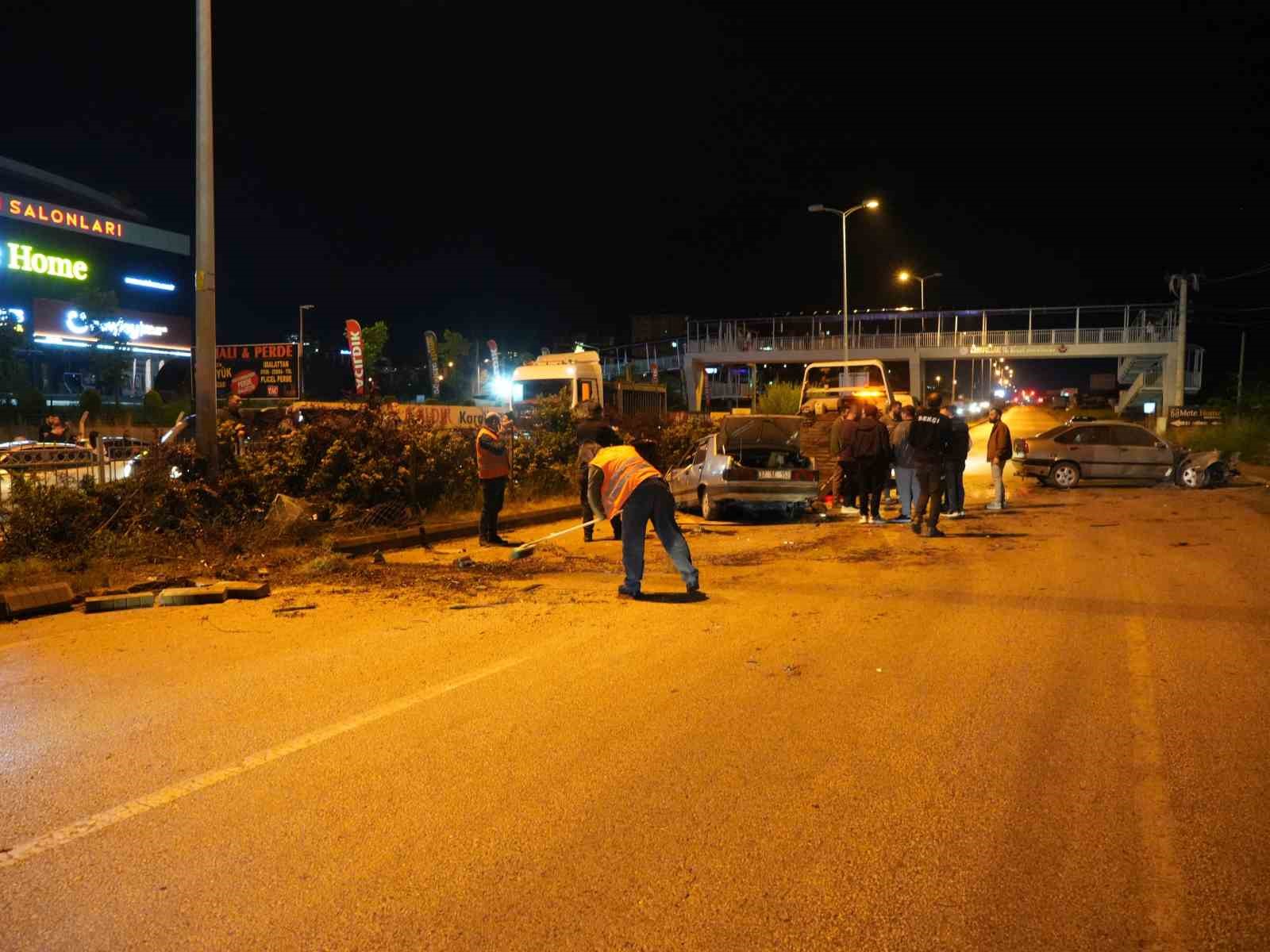 kastamonuda can pazari yaraliyi kurtarmaya calisanlara baska bir arac carpti 6 yarali 12 TN3Jk6q6