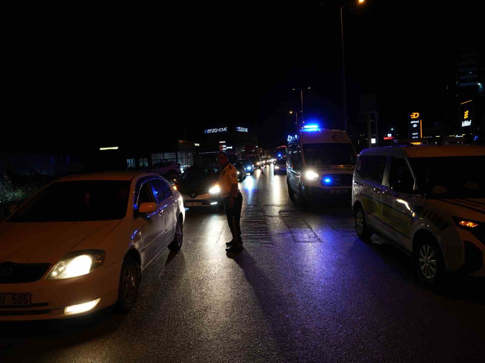 kastamonuda can pazari yaraliyi kurtarmaya calisanlara baska bir arac carpti 6 yarali 13 g1peS4f3