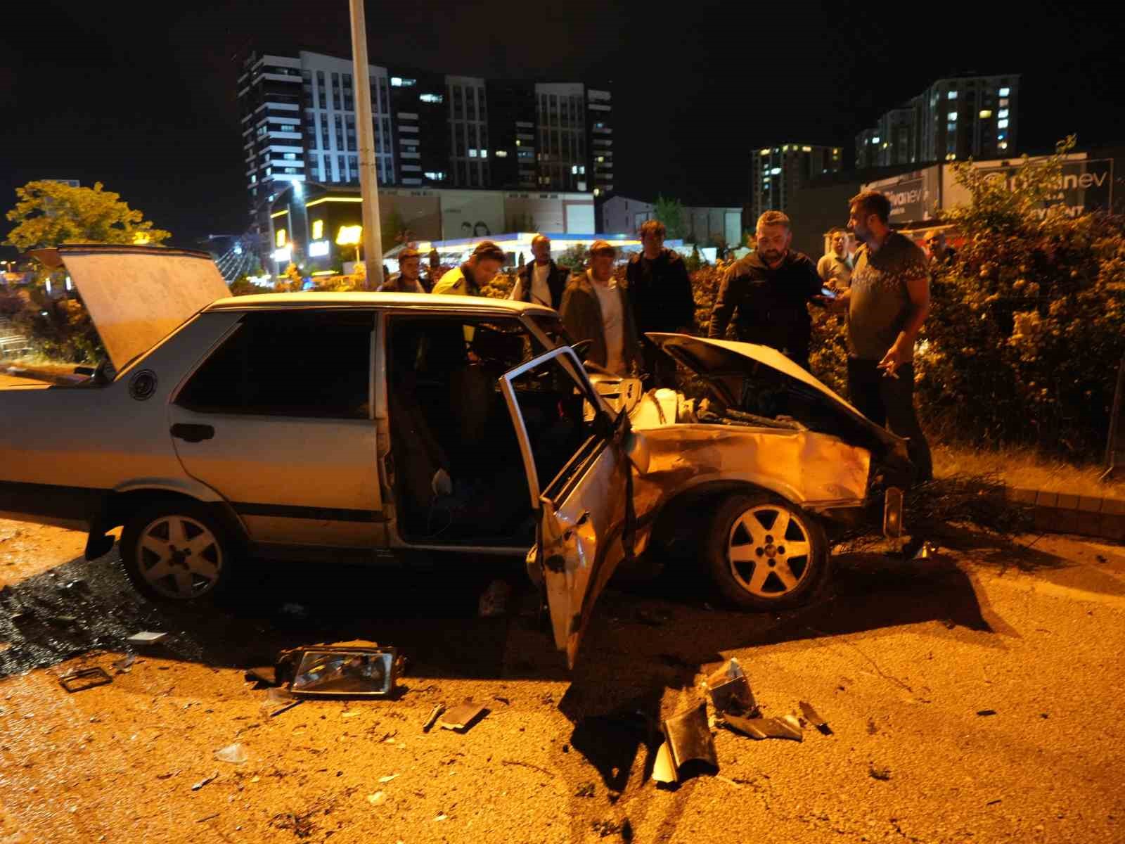 kastamonuda can pazari yaraliyi kurtarmaya calisanlara baska bir arac carpti 6 yarali 8 zU6YLYr8