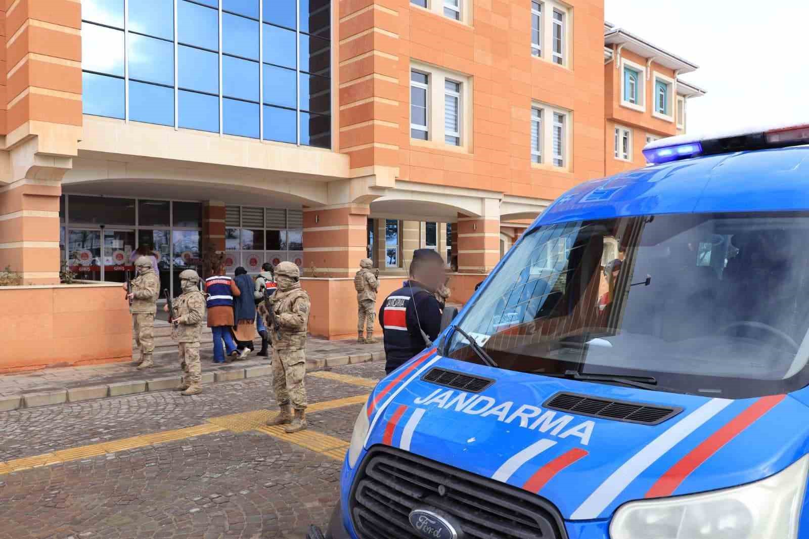 kastamonuda deas operasyonunda gozaltina alinan 2 supheli tutuklandi 4 2uYVhI8G