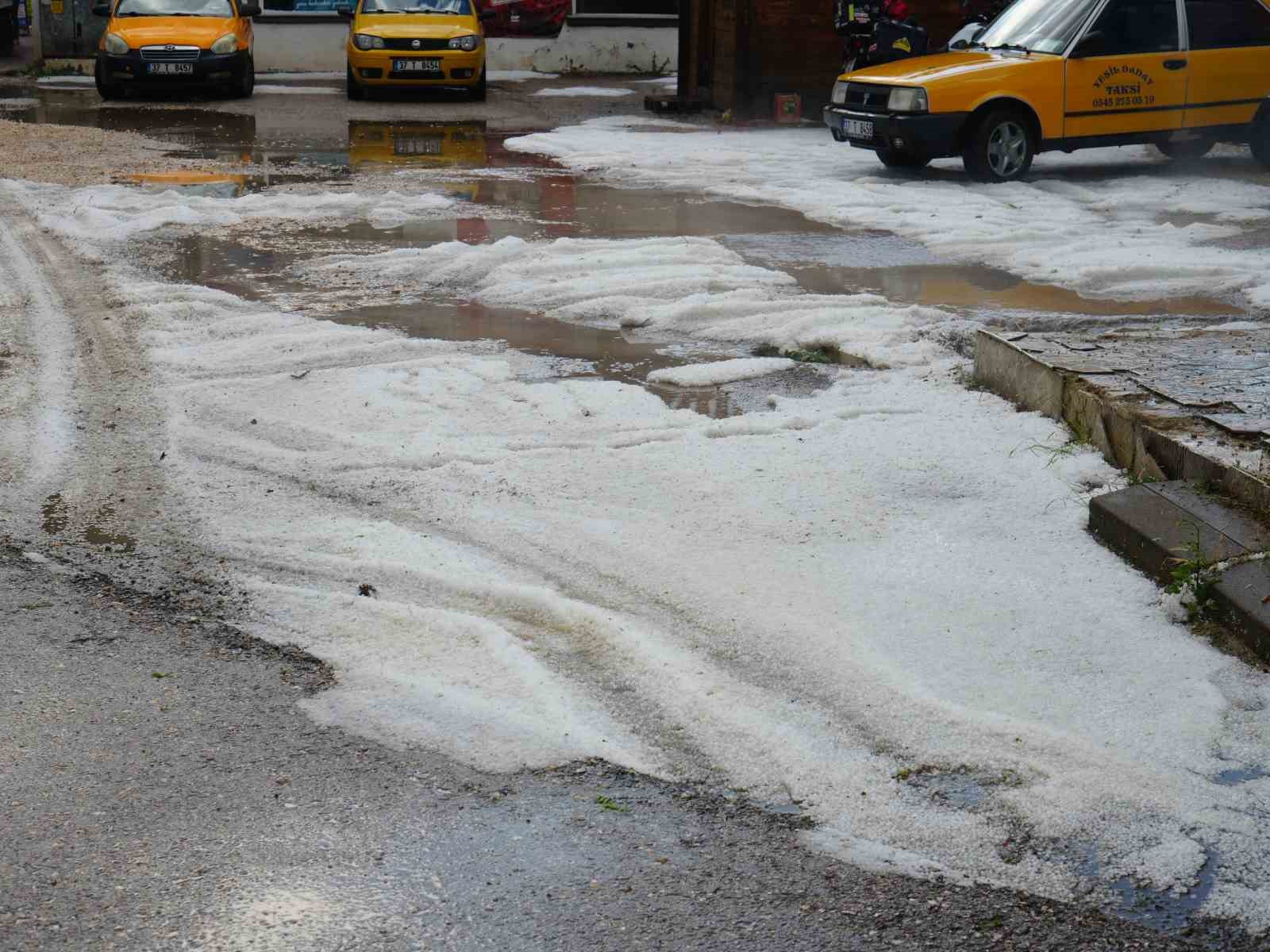 Kastamonu’da dolu yağışı hayatı felç etti: İlçe beyaza büründü, ev ve iş yerlerini su bastı 15 kastamonuda dolu yagisi hayati felc etti ilce beyaza burundu ev ve is yerlerini su