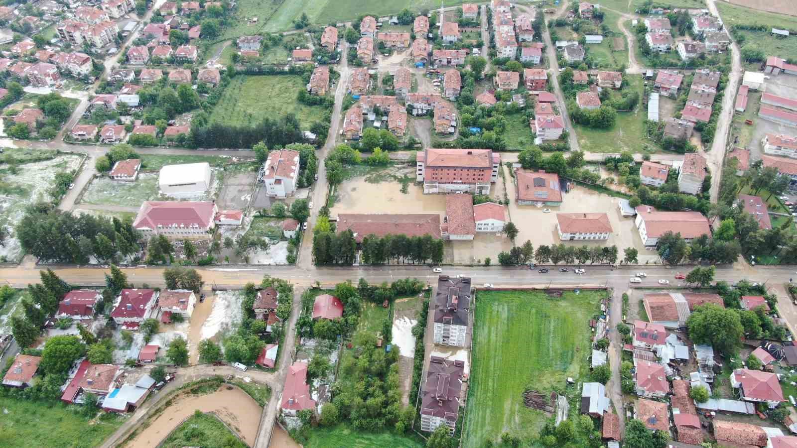 Kastamonu’da dolu yağışı hayatı felç etti: İlçe beyaza büründü, ev ve iş yerlerini su bastı 5 kastamonuda dolu yagisi hayati felc etti ilce beyaza burundu ev ve is yerlerini su