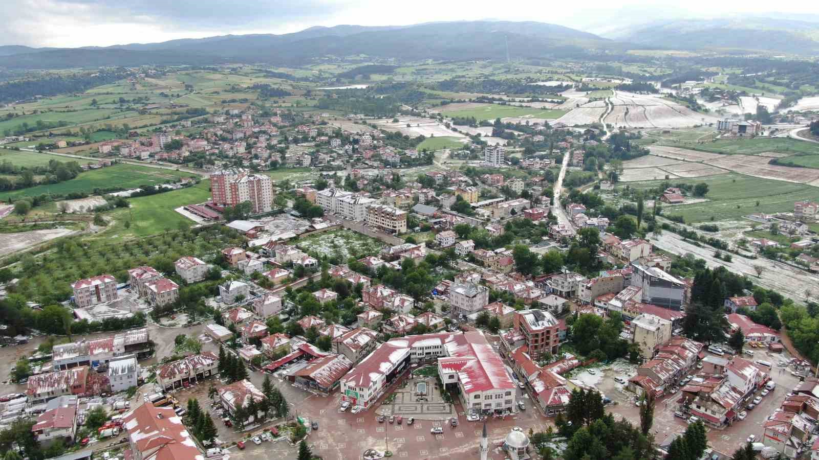 Kastamonu’da dolu yağışı hayatı felç etti: İlçe beyaza büründü, ev ve iş yerlerini su bastı 14 kastamonuda dolu yagisi hayati felc etti ilce beyaza burundu ev ve is yerlerini su GEY3dR6D