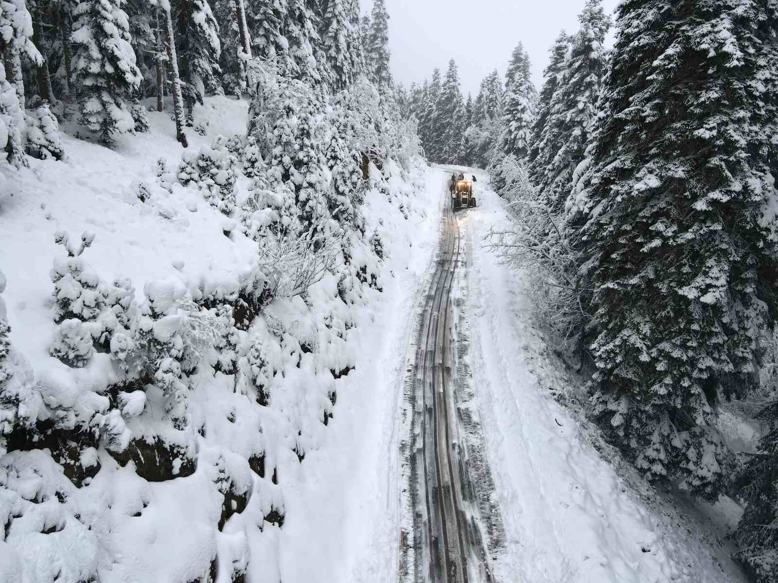 kastamonuda ekiplerin koy yollarindaki zorlu karla mucadelesi basladi 1 XINEpO6f