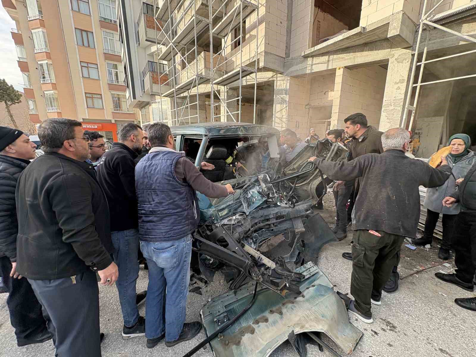 kastamonuda ekmek tasiyan firin araclari carpisti 3 yarali 5 tSnUWNm4
