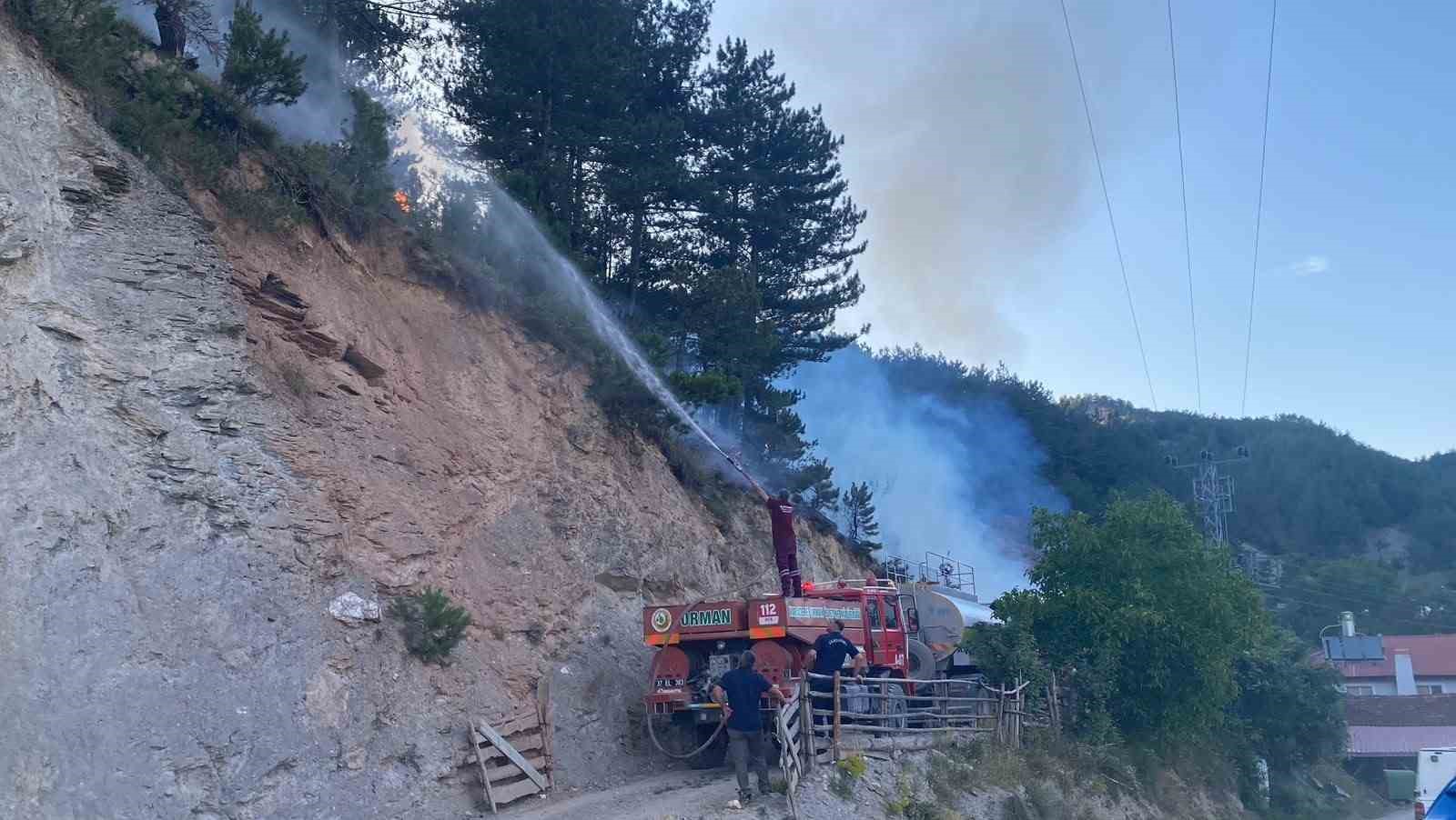 Kastamonu’da evde çıkan yangın ormana sıçradı 4 kastamonuda evde cikan yangin ormana sicradi 0