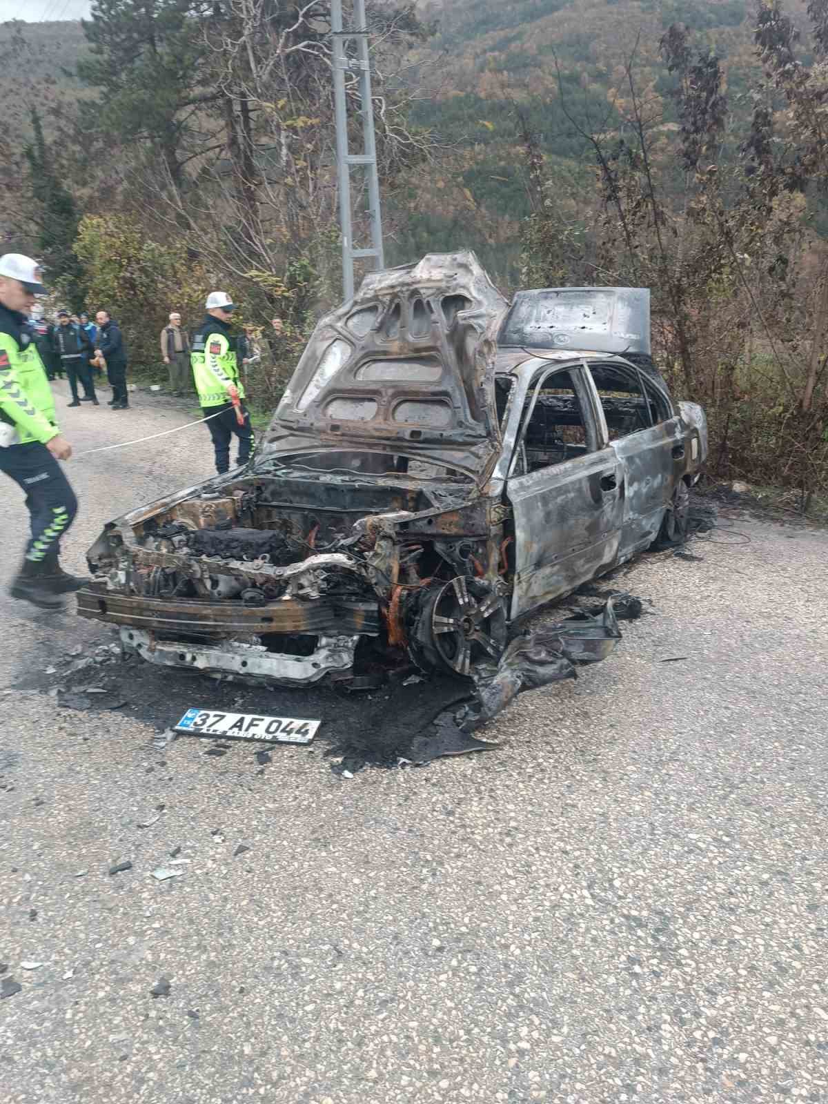 kastamonuda hafif ticari arac ile otomobil carpisti 2 yarali 6