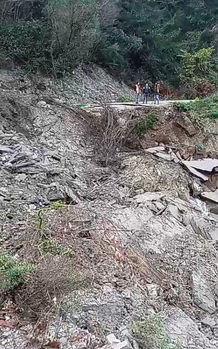 kastamonuda heyelan inebolu doganyurt cide karayolu ulasima kapandi 3 jZbRwNp8
