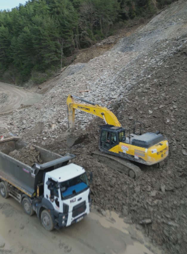 kastamonuda heyelan nedeniyle ulasima kapanan yolda calismalar suruyor 1 e4OAZa5F
