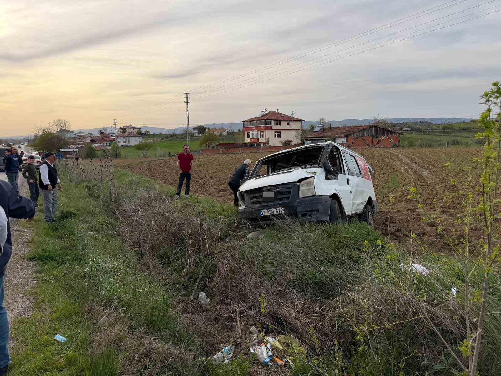 Kastamonu’da iki ayrı trafik kazasında 6 kişi yaralandı 11 kastamonuda iki ayri trafik kazasinda 6 kisi yaralandi 7 hjR4TUGS
