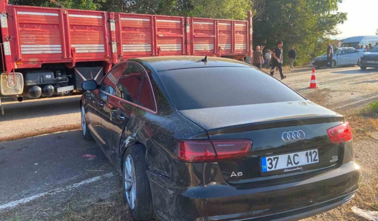 kastamonuda-iki-otomobil-carpisti-2-yarali-2JdEj2fz.jpg